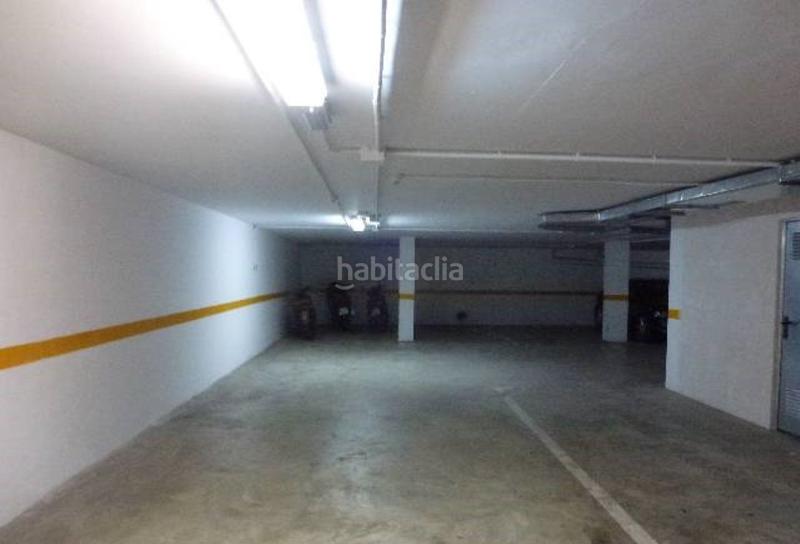 Foto f9bc692c-7816-439c-8797-b861857cf2df. Parking coche en Enguera