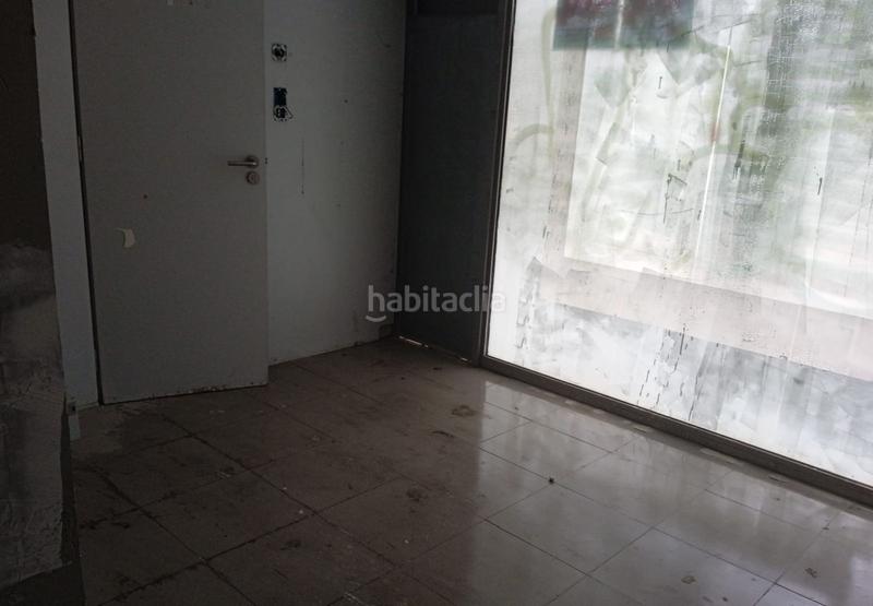 Foto db6e01d0-8131-4ec9-b419-9b9878cd22e1. Local comercial en La Fontsanta Valencia