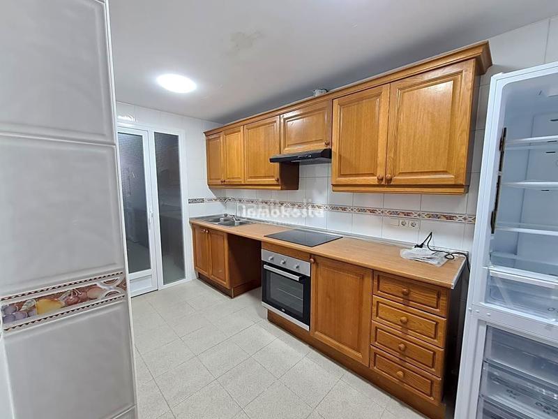 Foto f201691a-98da-4e85-a58a-c0d5c2d6dfb2. Apartament amb aparcament a Playa Poniente Benidorm