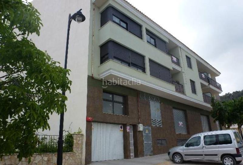 Foto 128babe4-273b-4102-8856-84ed8008702a. Autoparkplatz in Enguera