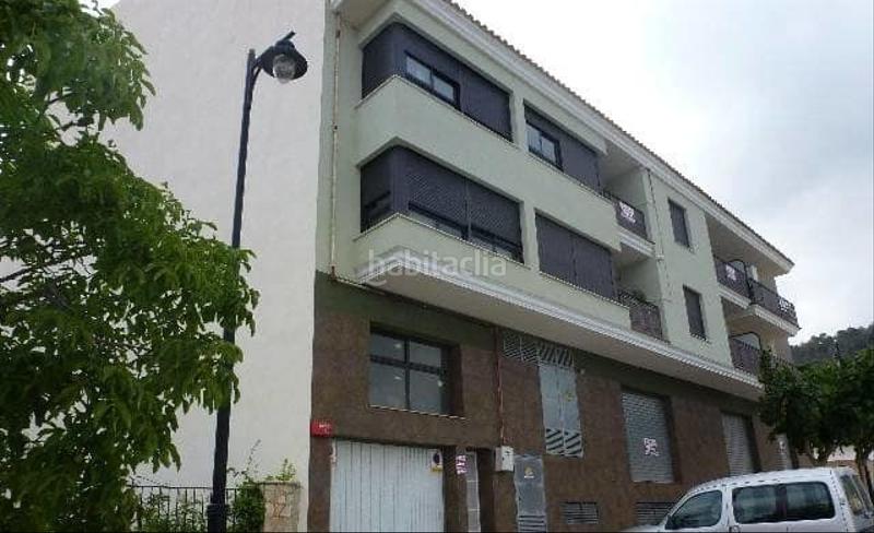 Foto 501a3ba3-7209-420d-afbc-600a482f09e5. Autoparkplatz in Enguera