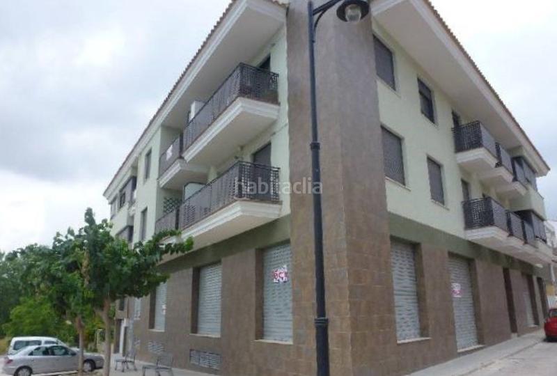 Foto db58937d-2bbc-4d65-855c-d89ccffd7668. Autoparkplatz in Enguera