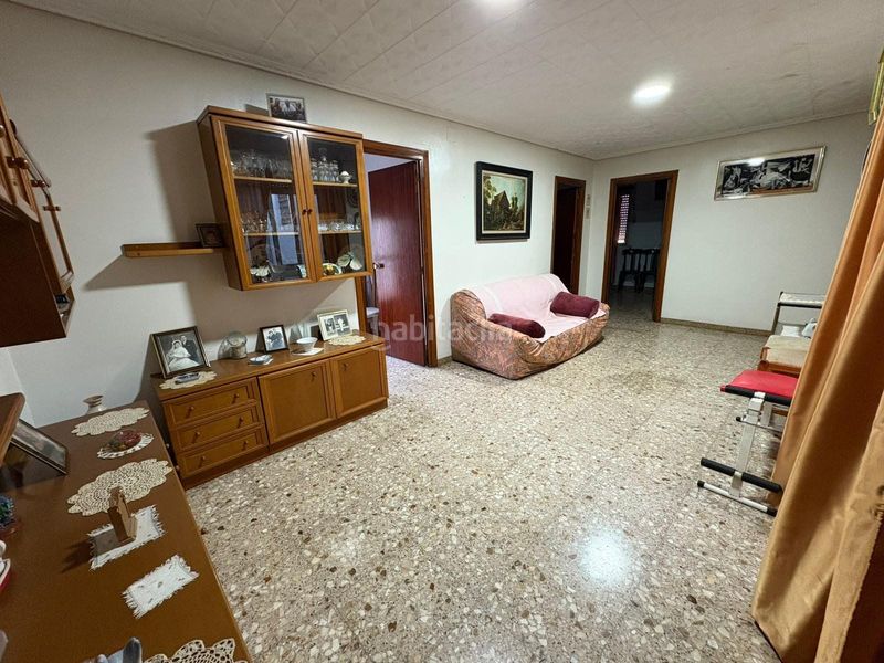 Foto ead1d0a2-2a40-4aa0-890f-953513f6a100. Casa amb aparcament a Alfarb