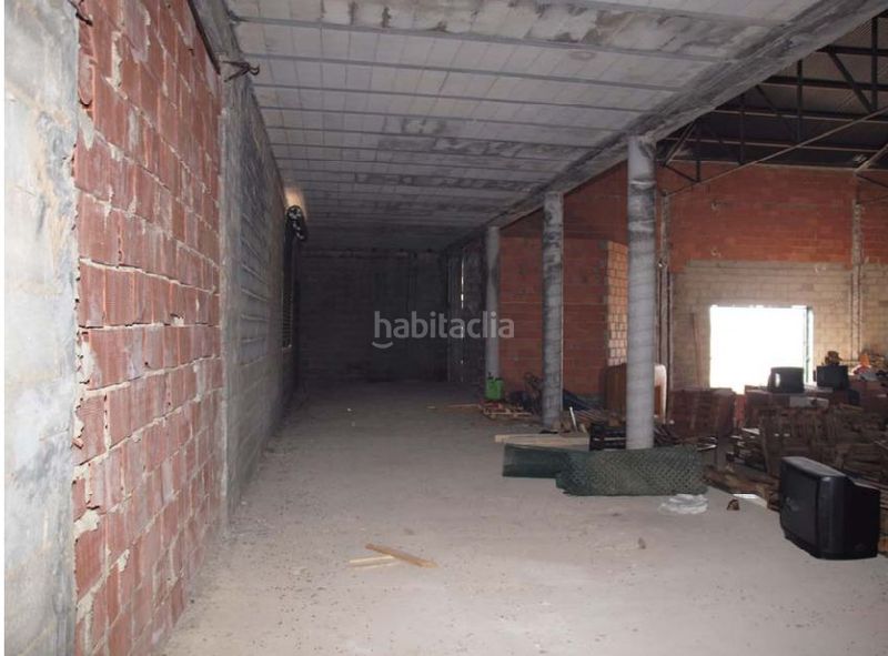 Foto b8882a88-8bb5-40fa-b5a4-8ab4e1cf1421. Nau industrial a Bèlgida