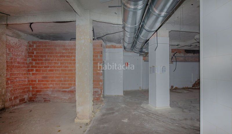 Foto f1b5330c-1c4e-463c-bb32-331216f7fb1b. Local comercial a Buñol