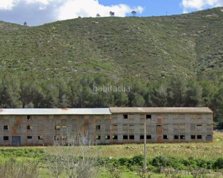 Foto a1990c80-7c33-4c4e-8a3c-18a6e2f55c04. Fabrikhalle in Cheste