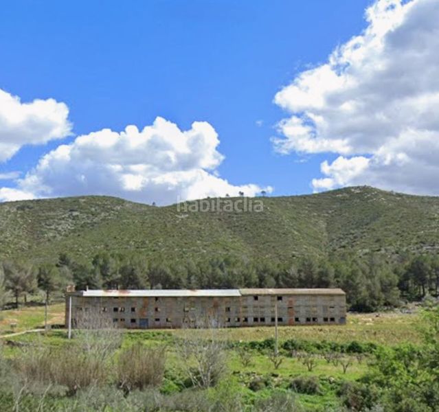 Foto b59b1141-5665-4919-8b6c-6c1a7c46582a. Fabrikhalle in Cheste