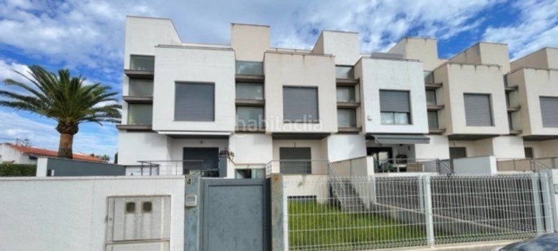 Foto a103ad49-e215-4ceb-9b95-ec48c47bfada. Casa adossada amb aparcament a Costa Norte Vinaròs