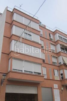 Foto ba76da75-46ca-4077-9a15-6af1c400243c. Aparcament cotxe a El Cabanyal-El Canyamelar Valencia