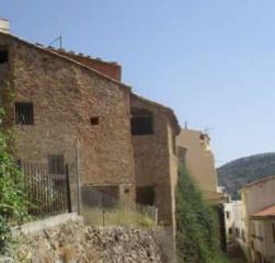Edifici a Llucena / Lucena del Cid