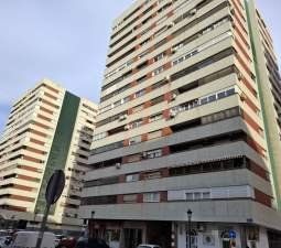 Pis a Calle Carrer d'Amadeu de Savoia