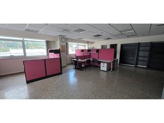 Bureau à Zona Industrial. Oficina  con tres plazas de parking  en granollers