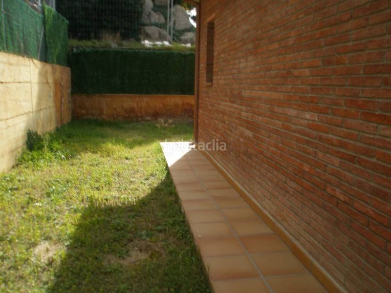 Foto a180eeeb-b910-4c08-9e10-384f5a3c2e8f. Casa amb calefacció aparcament a Roca del Vallès (La)