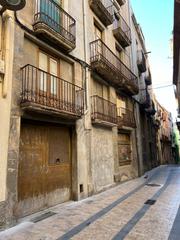 Local Comercial a Carrer de l'església 8. Local en valls: tu espacio comercial en el corazón de la ciudad.