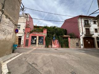 Edificio en Passatge de la pau 6. Creixell: tu refugio mediterráneo en el corazón de la costa dora