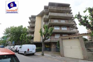 Aparcament cotxe  Carrer nord. Garaje cerrado en zona p jaime i
