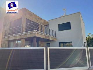 Casa a La Dorada. Casachalet independiente en venta calle lluís domènech i montane
