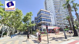 Apartament a Carrer lleida 8. Primera linea de mar  amplio apartamento con ascensor en paseo j