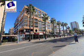 Apartamento en Jaume i 21. Piso reformado con vistas laterales al mar situado en el paseo j