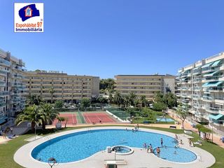 Apartament a Carrer de pompeu fabra 22. Residencial larimar con parking opcional piscinas, padel y zona