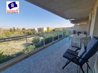 Appartement à Carrer montserrat roig 3. Amplio apartamento con 2 habitaciones y piscina