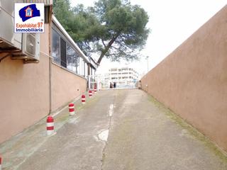 Parking coche en Carrer d'amposta 16. Garaje  en venta con trastero en la camposta