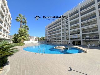 Apartament  Carrer lleida 18. Apartamento edf. michelangelo con piscina y licencia turística!