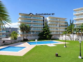 Appartement  Carrer terrer 18. Espectacular planta baja con gran jardín privado y piscina comun