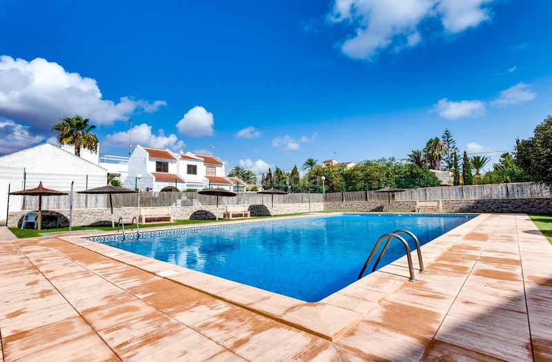 Foto 7d80c44b-6369-48f8-9641-cc630e332dcd. Casa amb aparcament piscina a nueva Torrevieja Torrevieja