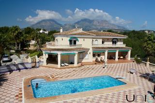 House in Carrer xorta 30. Magnifica finca con dos apartamentos, 8 dormitorios, 16.000m2