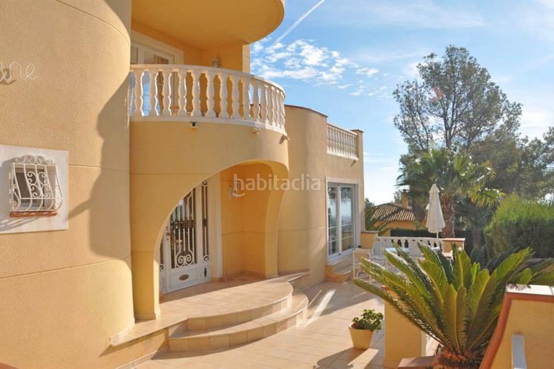 Foto d5b2bfa4-fe2f-4b65-8c09-0cb7f192f19c. Chalet propiedad con 5 viviendas independientes y una excelente ubicación cerca del colegio noruego en Alfàs del Pi (l´)