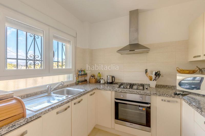 Foto 0cf92d07-4e4c-405e-984f-d3626cd1019c. Chalet fantástico chalet independiente con piscina privada y garaje – 2 dormitorios en Nucia (la)