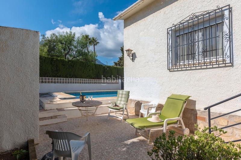 Foto 4d36a29c-ce8f-4111-a686-a4cc03a68093. Chalet fantástico chalet independiente con piscina privada y garaje – 2 dormitorios en Nucia (la)