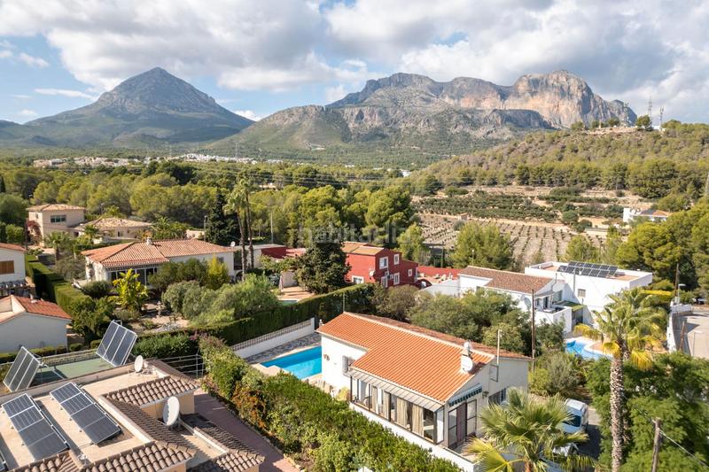 Foto e9d62235-6596-477a-92f1-6ce7ec539d4e. Chalet fantástico chalet independiente con piscina privada y garaje – 2 dormitorios en Nucia (la)