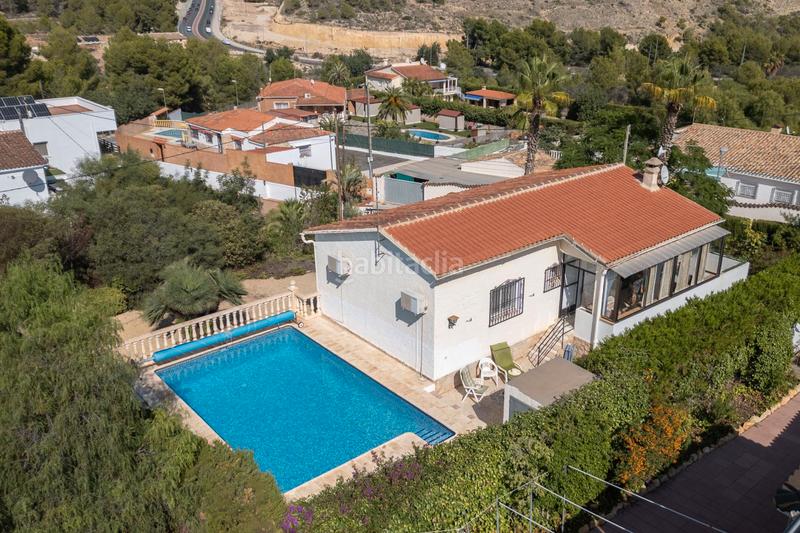 Foto eacbc454-976c-4250-98b4-82e20a234202. Chalet fantástico chalet independiente con piscina privada y garaje – 2 dormitorios en Nucia (la)