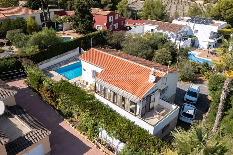 Foto f755a6f5-234d-41e5-9df4-adbe67dd40e9. Chalet fantástico chalet independiente con piscina privada y garaje – 2 dormitorios en Nucia (la)