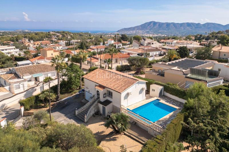 Foto f9656133-9015-4b47-82a8-50c41f7eec87. Chalet fantástico chalet independiente con piscina privada y garaje – 2 dormitorios en Nucia (la)