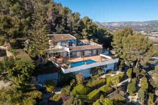 Chalet in Callosa d´en Sarrià. Propiedad  magnífica situada en un hermoso entorno paisajístico