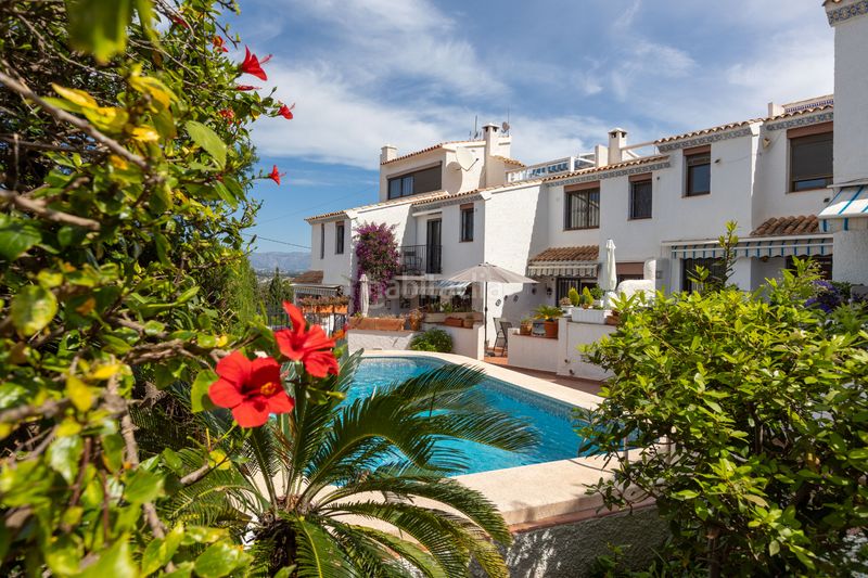 Foto 9c5c6b8f-9a17-4299-a3bd-3581bf101cc2. Casa adossada amb xemeneia aparcament piscina a L´Albir Alfàs del Pi (l´)