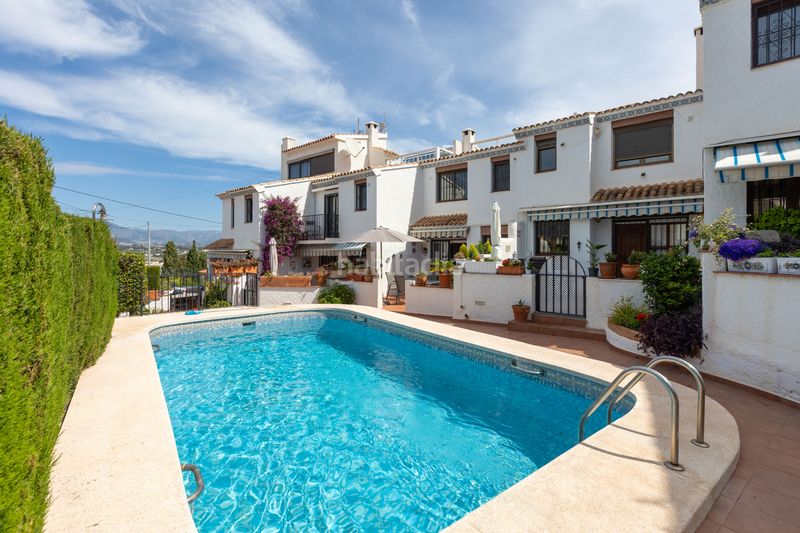 Foto c89dd94b-900c-4d48-98ae-f155cf7eac8f. Casa adossada amb xemeneia aparcament piscina a L´Albir Alfàs del Pi (l´)
