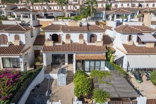 Casa a schiera in Carrer rei jaume i 10. ¡preciosa casa adosada con magníficas vistas en una tranquila zo