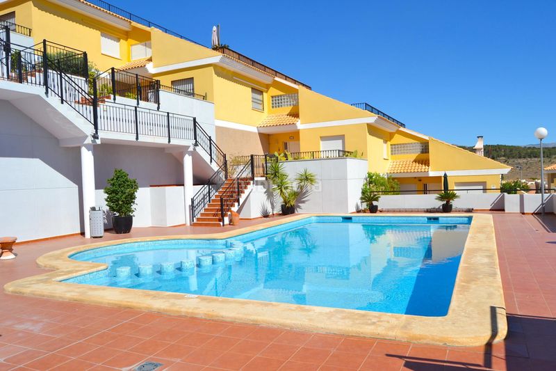 Foto d53829a9-6e69-4f48-a9a9-e58f615be690. Casa adosada acogedora casa adosada de dos plantas con preciosas terrazas y bonitas vistas en una atractiva zona residencial. en Alfàs del Pi (l´)