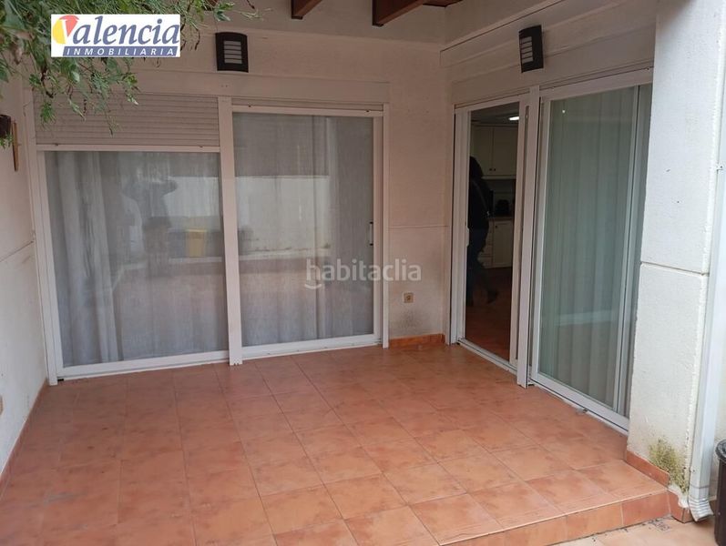 Foto 279f897a-f360-4b0d-936b-970f7e425fd6. Casa adossada amb aparcament piscina a Mas Camarena Bétera