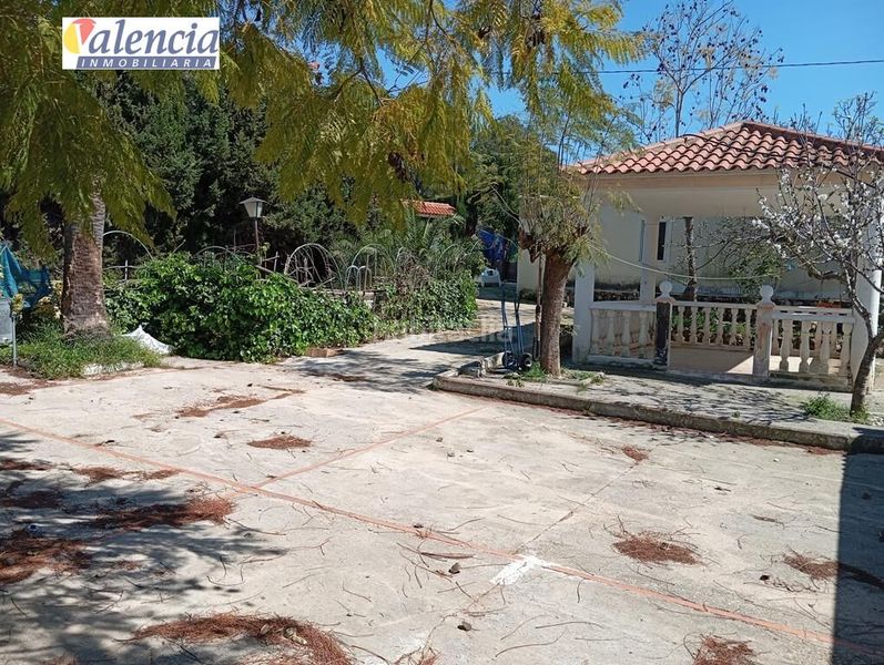 Foto fd95f738-c6a7-465f-8e28-f25473a0afd4. Chalet en Centro Chiva