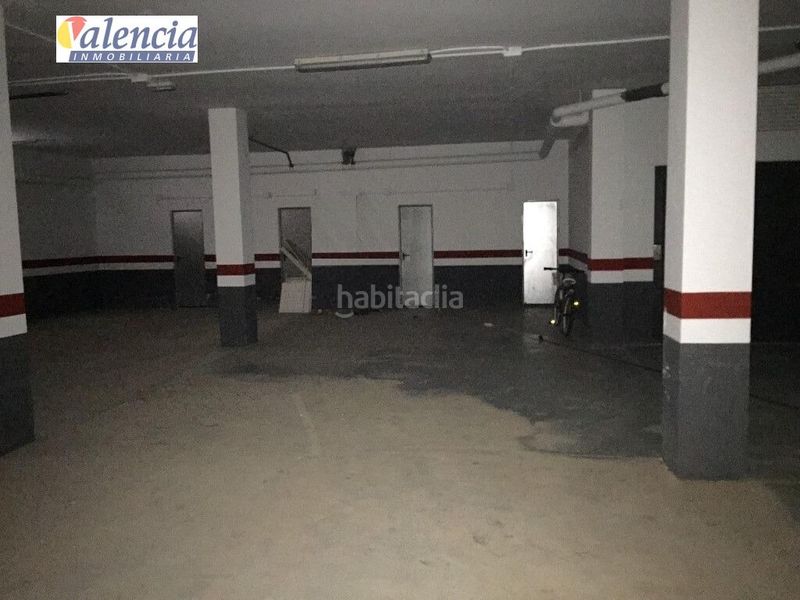 Foto ece6e383-d33f-4446-b86e-b90851f0584d. Aparcament cotxe a Centro Bétera