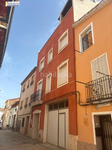 Foto 720d1be7-3d63-45ef-a142-57be952439a0. Casa amb aparcament a Utiel