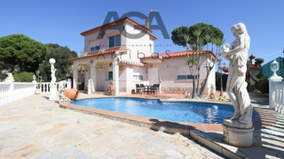 Haus in Sant Cebri de Vallalta. Espectacular casa con piscina
