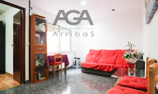 Etagenwohnung in Sant Crist. Piso a 5 min del metro l2
