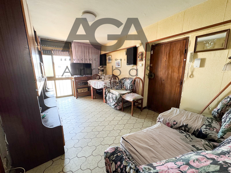 Foto 6089ddda-8d22-4e6b-8ae8-5443f7beb938. Piso  en venta con vistas al mar y chimeneas emblemáticas en Badalona