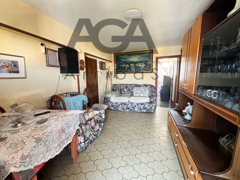Foto 8fe7e5b1-85ea-4d3a-affc-9844e8fef6f3. Piso  en venta con vistas al mar y chimeneas emblemáticas en Badalona